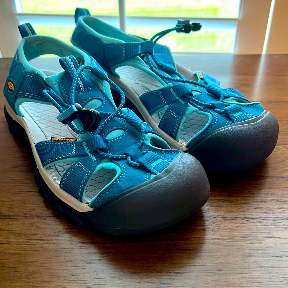 KEEN women’s sandals size 8.5